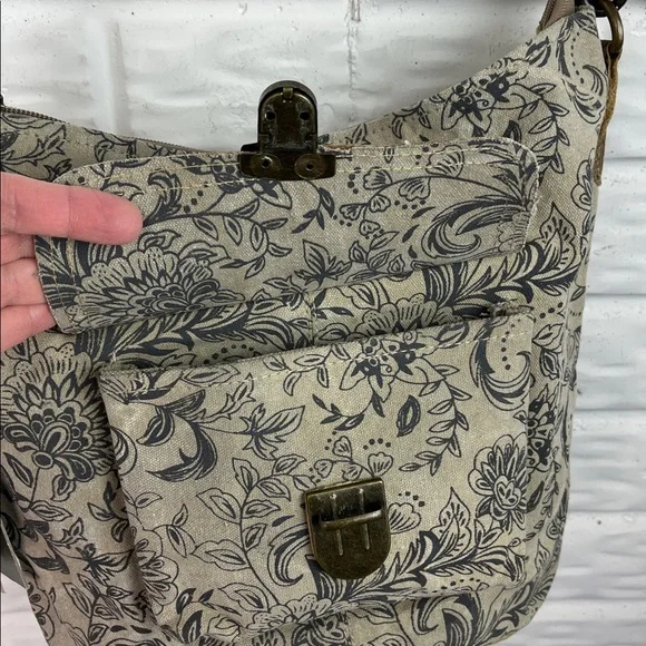MYRA DOYAN FLORAL CANVAS AND LEATHER ACCENT CROSSBODY BUCKET BAG NWT - Picture 7 of 16